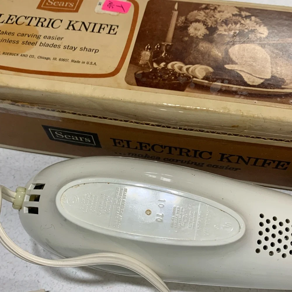 Sears Cream Electric Knife with Silver Blade
